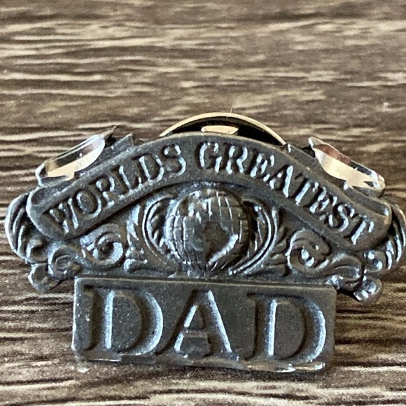 World’s Greatest Dad pewter pin Father’s Day holiday gift birthday party family - Picture 3 of 10